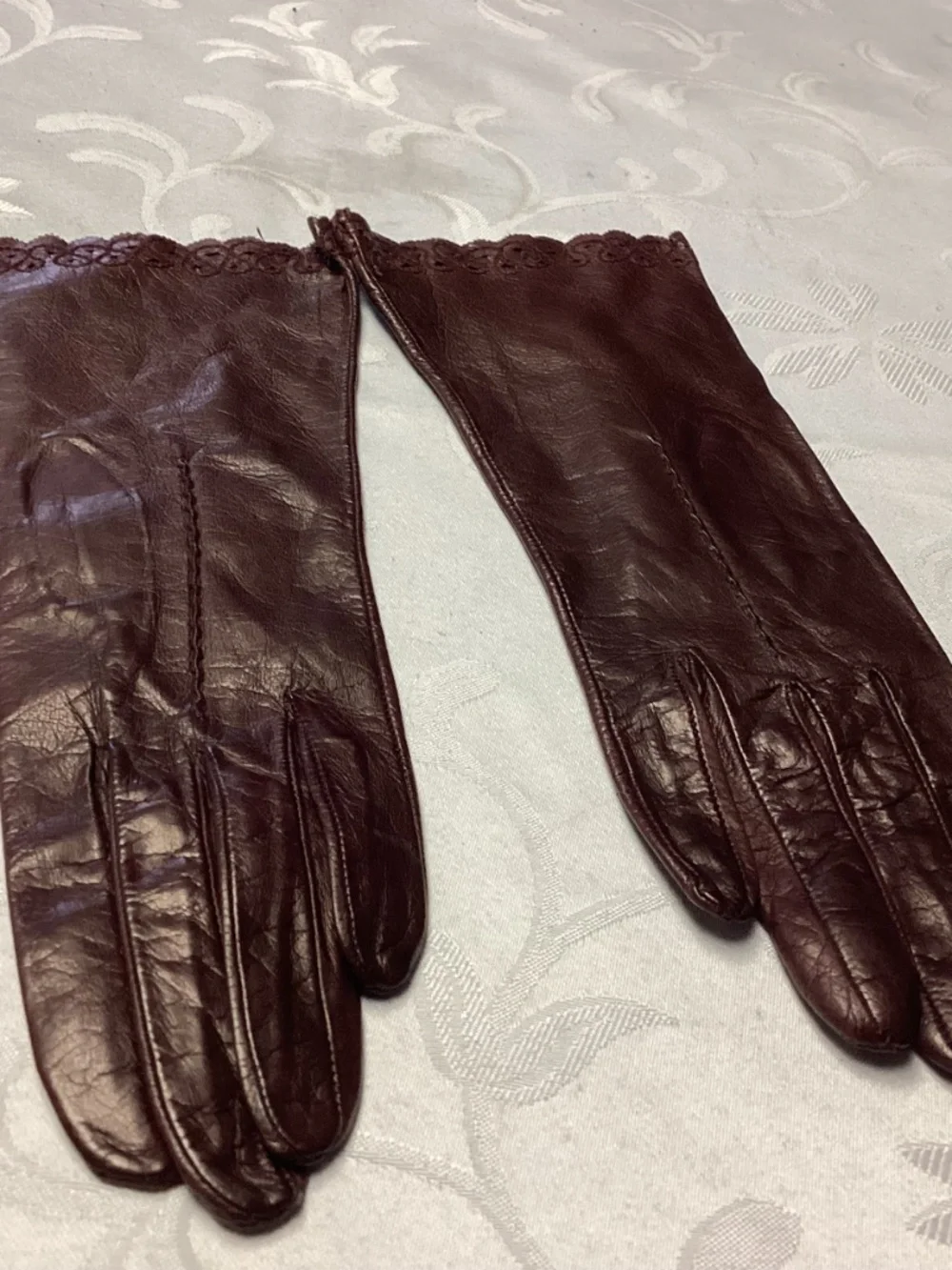 Table cut new vintage gloves never worn